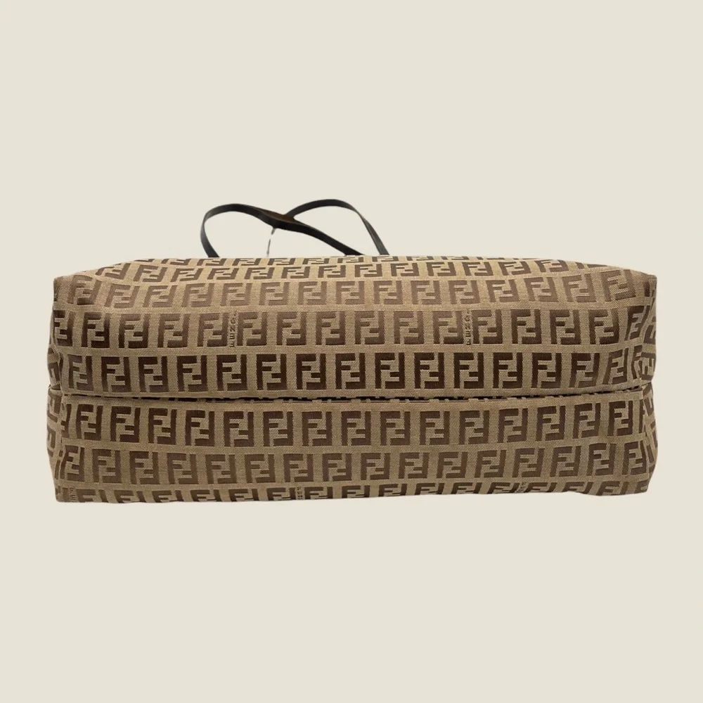✨SOLD✨Authentic Fendi Zucca Canvas Tote Bag - Picture 3 of 16